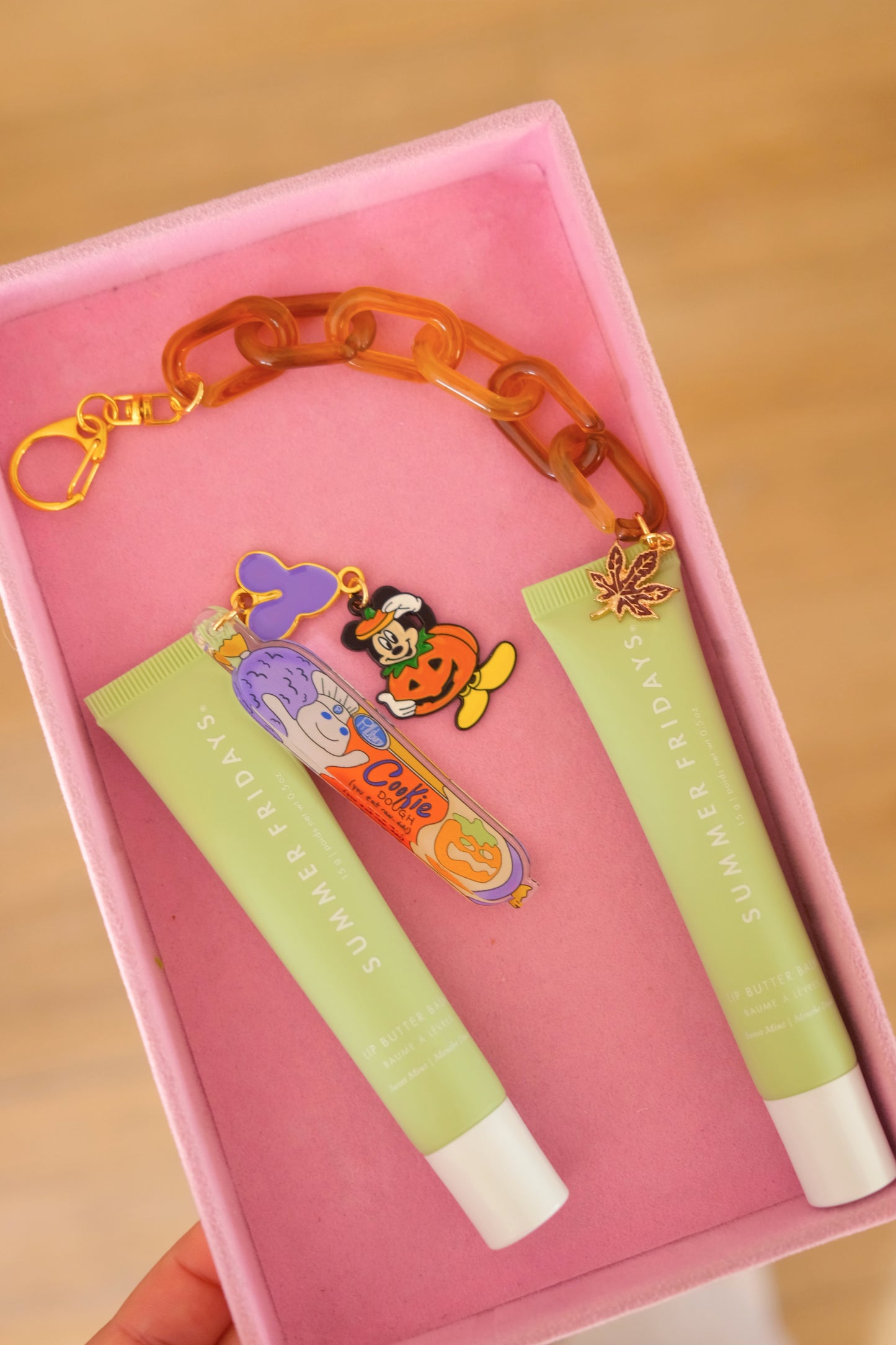 Neutral Girlie Chain Keychain